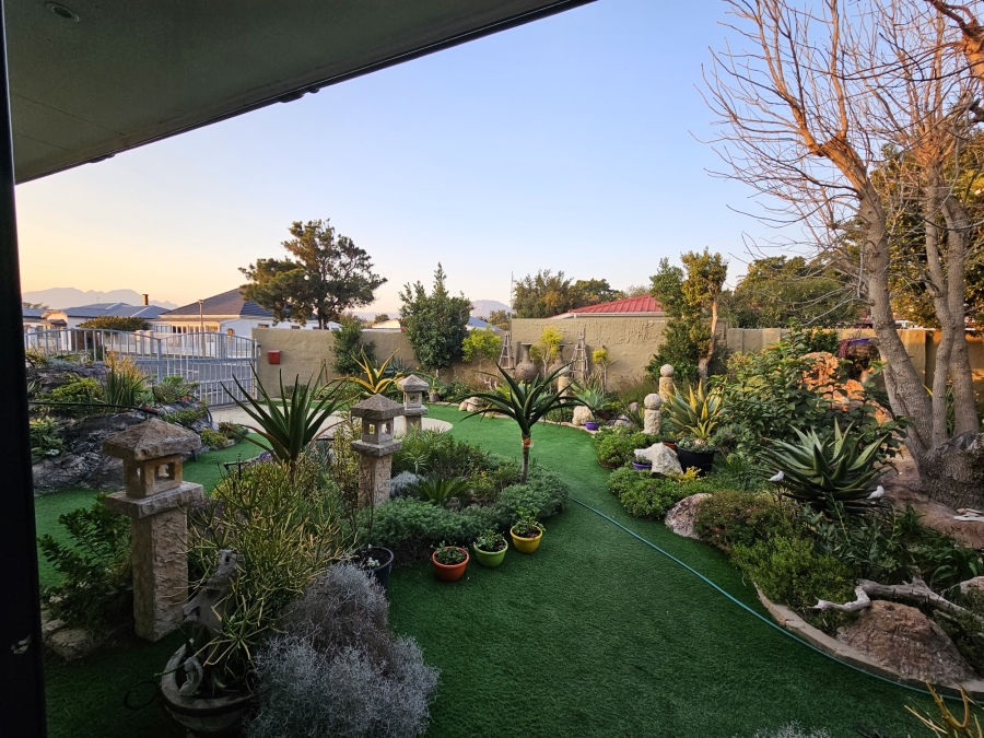 3 Bedroom Property for Sale in Gordons Bay Village Western Cape